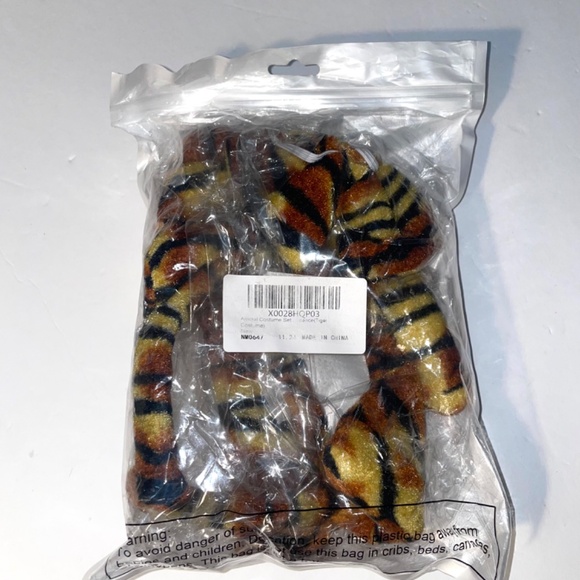NWOT 3 Piece Set Animal For Halloween Costume Tiger Ears, Tail and Bow Tie - Picture 4 of 5